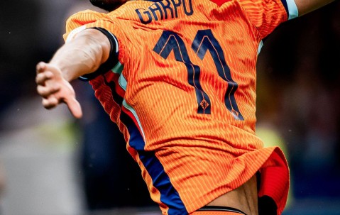 BBIN电子-04年欧洲杯意大利防线